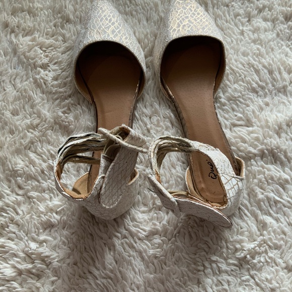 Silver toned flats w/ some gold infused! - Picture 5 of 7